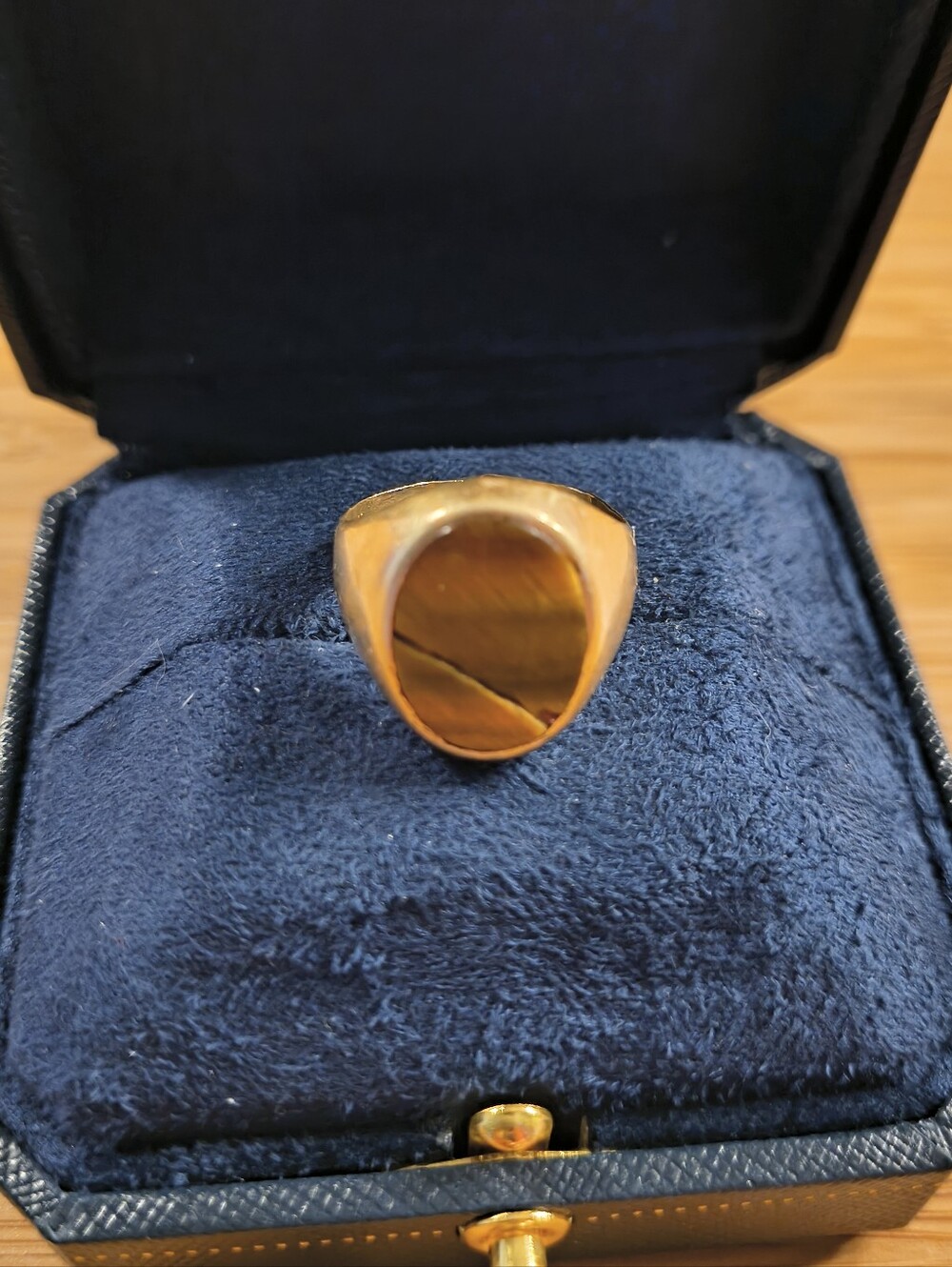 Vintage 18K Gold 750 Tiger Eye Oval Signet Ring Size 8.5 - Picture 3 of 9